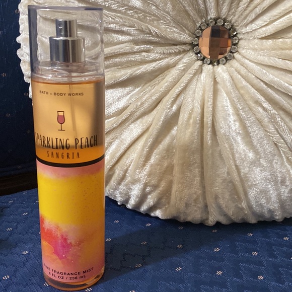 BATH & BODY WORKS SET. . . SPARKLING PEACH SANGRIA SCENT - Picture 3 of 4